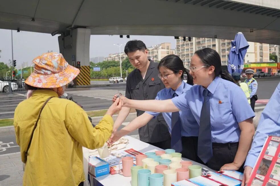合肥肥东：开展扫黑除恶主题宣传活动